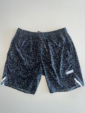 Legends Luka Shorts Black & Grey Athletic Gym Shorts. Unlined 7". Size Medium